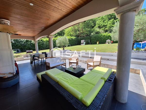 Maison de plain pied de 141m² sur un terrain de 1536m²