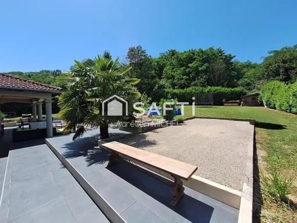 Maison de plain pied de 141m² sur un terrain de 1536m²