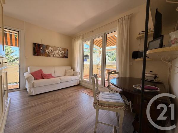 Appartement T2 à vendre  2 pièces - 31,33 m 2   LE LAVANDOU  - 83