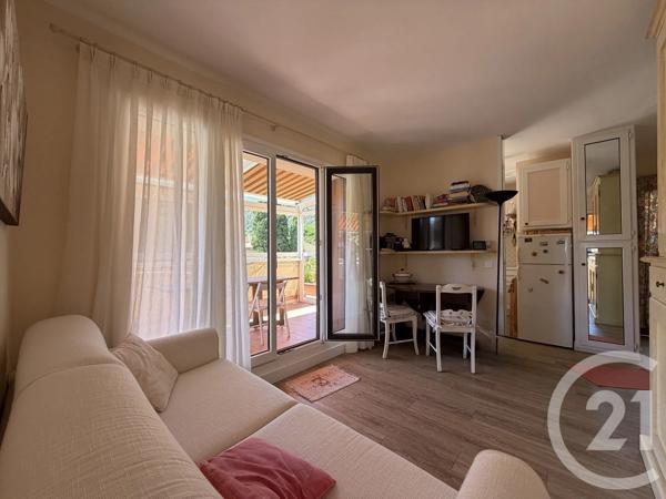 Appartement T2 à vendre  2 pièces - 31,33 m 2   LE LAVANDOU  - 83