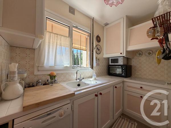 Appartement T2 à vendre  2 pièces - 31,33 m 2   LE LAVANDOU  - 83