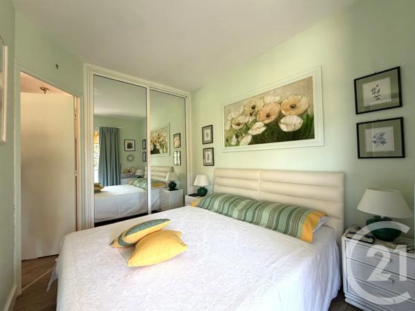 Appartement T2 à vendre  2 pièces - 31,33 m 2   LE LAVANDOU  - 83