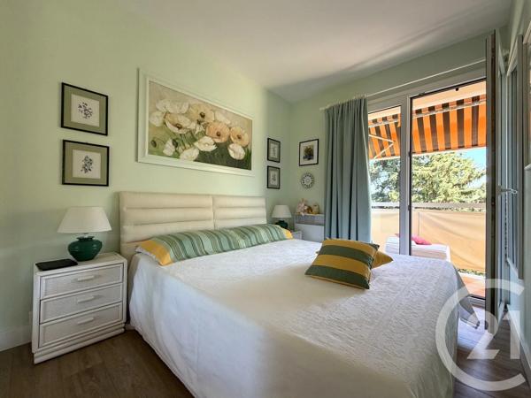 Appartement T2 à vendre  2 pièces - 31,33 m 2   LE LAVANDOU  - 83