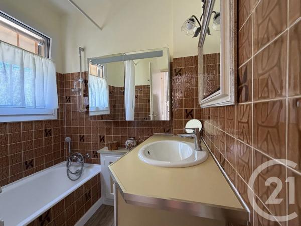 Appartement T2 à vendre  2 pièces - 31,33 m 2   LE LAVANDOU  - 83
