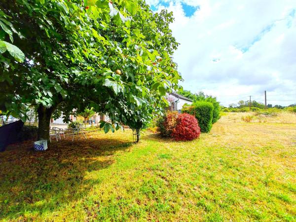 Maison de Plain-pied / 3 chambres / garage et son terrain de 9880m² à 2 minutes du centre !