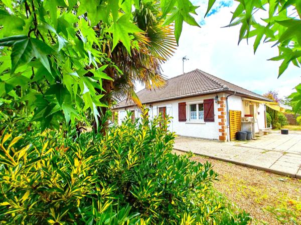 Maison de Plain-pied / 3 chambres / garage et son terrain de 9880m² à 2 minutes du centre !