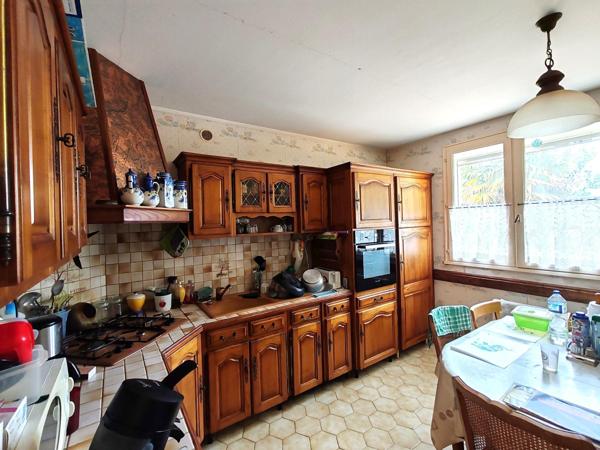 Maison de Plain-pied / 3 chambres / garage et son terrain de 9880m² à 2 minutes du centre !