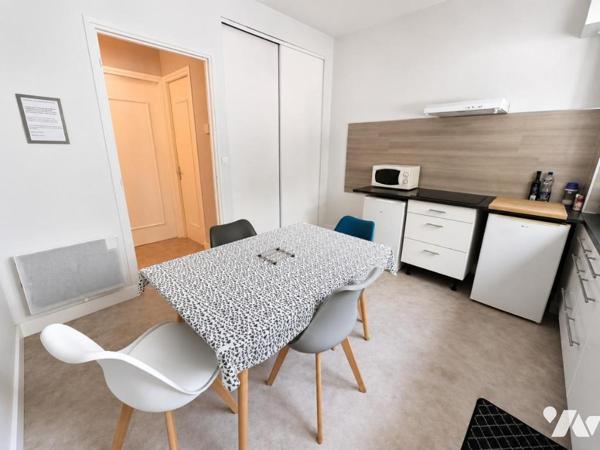 Maison de ville et appartement T3 - 2 places de stationnement 