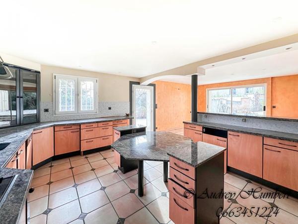 EXCLUSIVITE,  à MANOSQUE, Belle OPPORTUNITE : Villa de 248 m² sur 1600 m²