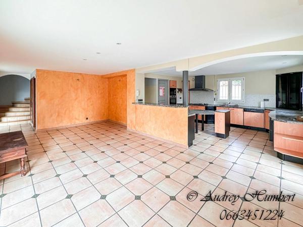 EXCLUSIVITE,  à MANOSQUE, Belle OPPORTUNITE : Villa de 248 m² sur 1600 m²