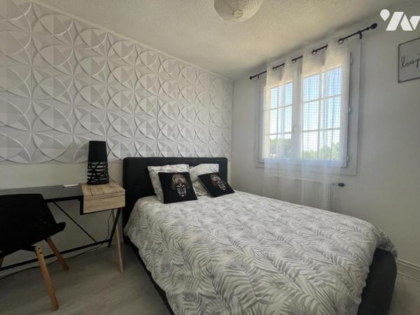 Maison à étage jumelée 