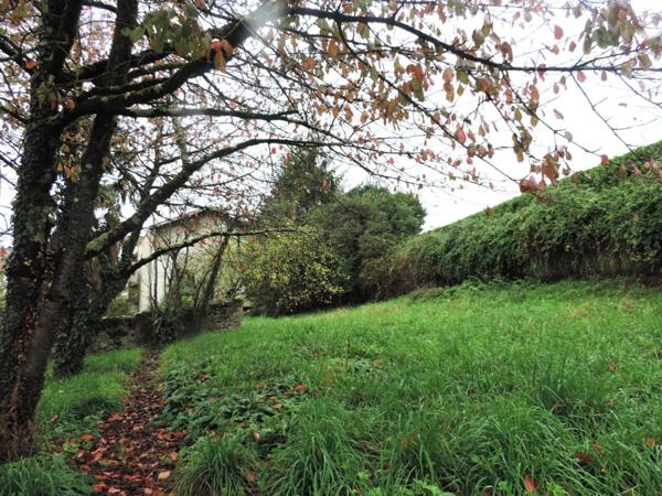 Maison de pierre à rénover en plein coeur de Saint-Girons.