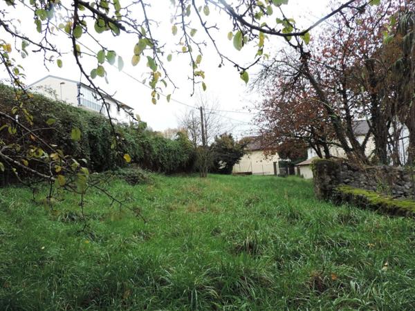 Maison de pierre à rénover en plein coeur de Saint-Girons.