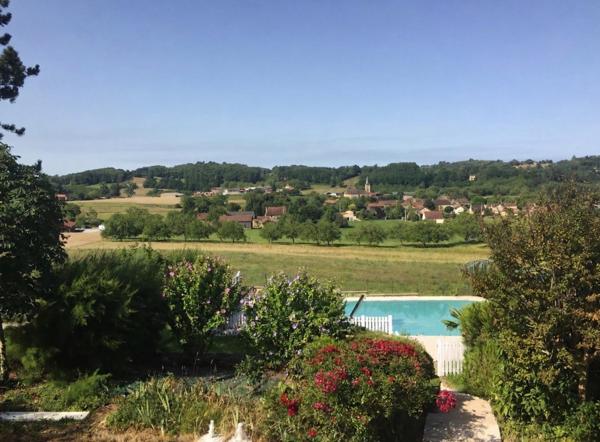 Maison avec piscine à environ 25 km de Sarlat