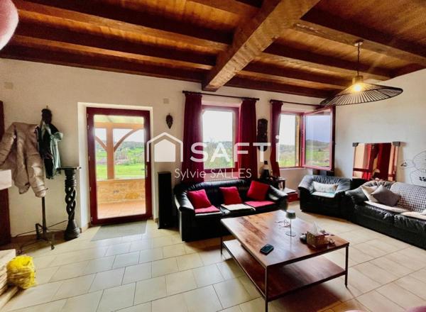 Maison avec piscine à environ 25 km de Sarlat
