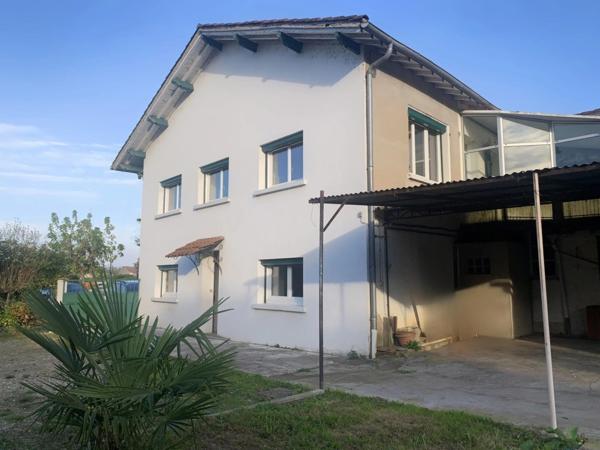 Quartier agréable, proche des commodités, grandes dépendances, jardin