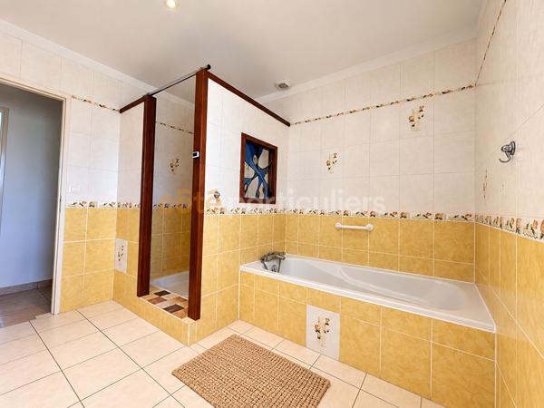 Vente
                Maison155 m² - 6 Pièces -
                    LAVAUR (81500)