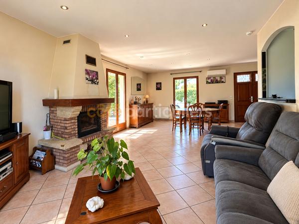 Vente
                Maison155 m² - 6 Pièces -
                    LAVAUR (81500)