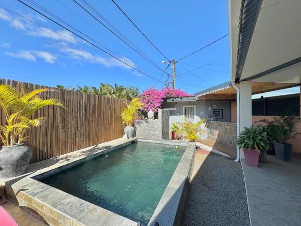 Dpt La Réunion (974), à vendre LA RIVIERE SAINT LOUIS - Ouaki - maison T4/5 de 453m2 - terrain de 543m2 - Piscine