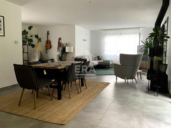 Maison d'architecte DPE A avec jardin et stationnement privatif