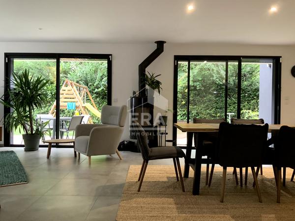 Maison d'architecte DPE A avec jardin et stationnement privatif