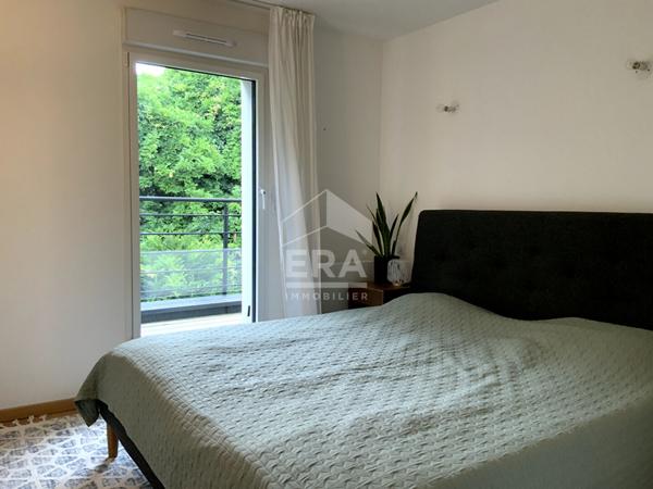 Maison d'architecte DPE A avec jardin et stationnement privatif