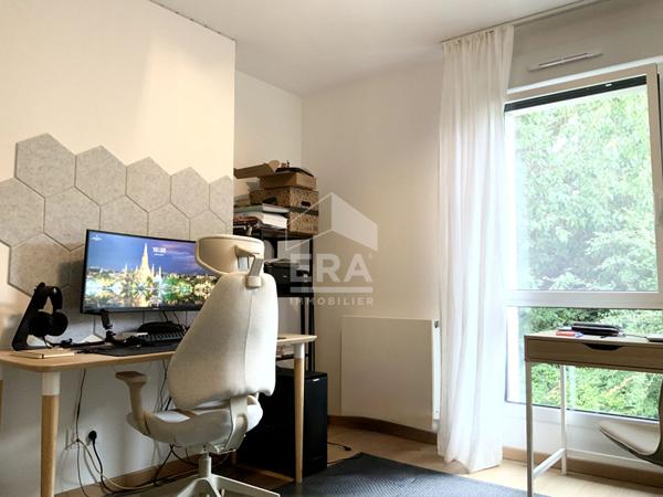 Maison d'architecte DPE A avec jardin et stationnement privatif