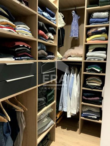 Maison d'architecte DPE A avec jardin et stationnement privatif