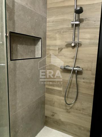 Maison d'architecte DPE A avec jardin et stationnement privatif