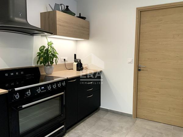 Maison d'architecte DPE A avec jardin et stationnement privatif