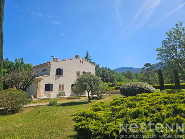 Élégante propriété familiale avec vue panoramique sur la Sainte-Victoire ? Un art de vivre au coeur de la Provence