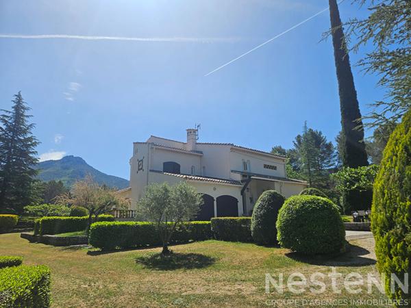 Élégante propriété familiale avec vue panoramique sur la Sainte-Victoire ? Un art de vivre au coeur de la Provence