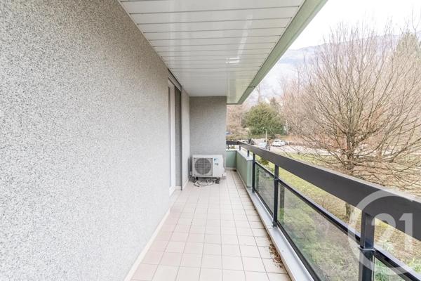 Appartement T3 à vendre  3 pièces - 105 m 2   MEYLAN  - 38