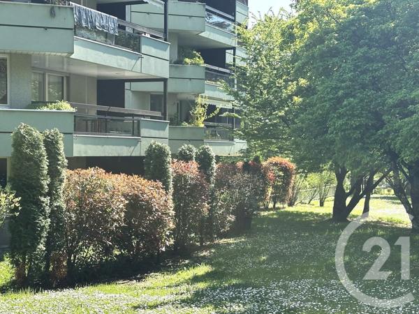 Appartement T3 à vendre  3 pièces - 105 m 2   MEYLAN  - 38