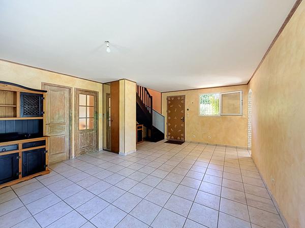 Belle Maison à Saint Maurice de Gourdans, 6 pièces , 135m² avec piscine, garage, terrain 1000m².