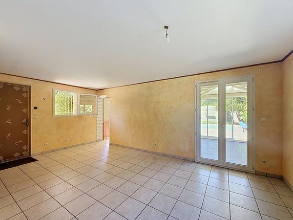 Belle Maison à Saint Maurice de Gourdans, 6 pièces , 135m² avec piscine, garage, terrain 1000m².