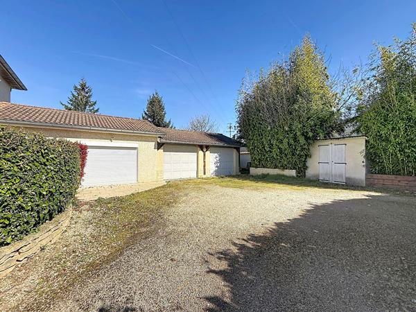 Belle Maison à Saint Maurice de Gourdans, 6 pièces , 135m² avec piscine, garage, terrain 1000m².