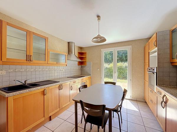 Belle Maison à Saint Maurice de Gourdans, 6 pièces , 135m² avec piscine, garage, terrain 1000m².