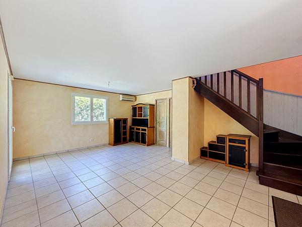 Belle Maison à Saint Maurice de Gourdans, 6 pièces , 135m² avec piscine, garage, terrain 1000m².