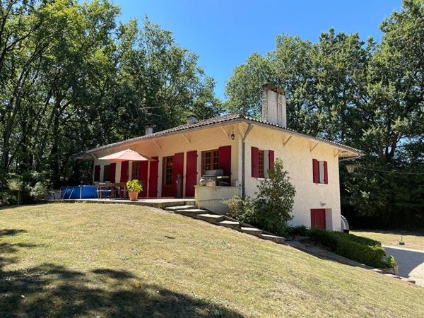 Maison sur deux niveaux avec jardin clôturé, à proximité de Villeréal
