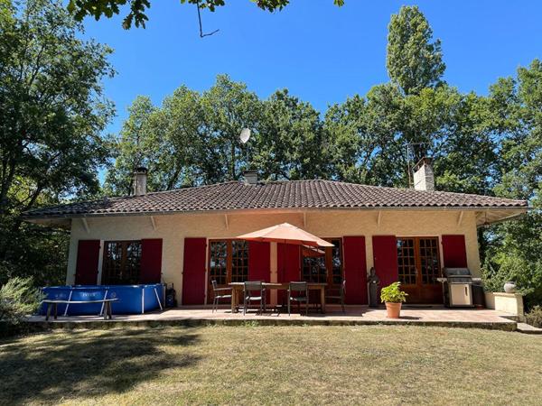 Maison sur deux niveaux avec jardin clôturé, à proximité de Villeréal