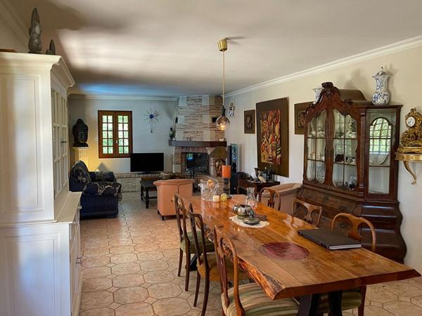 Maison sur deux niveaux avec jardin clôturé, à proximité de Villeréal