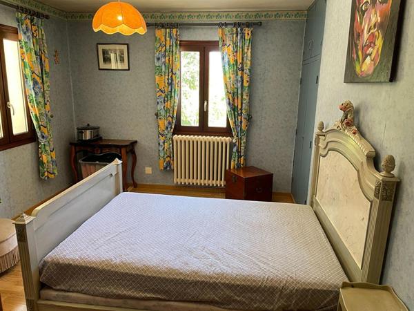 Maison sur deux niveaux avec jardin clôturé, à proximité de Villeréal