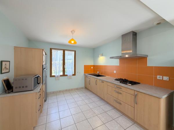 245.000 € - Belle maison individuelle récente (2011) avec garage et terrain - au coeur de St Laurent du Pont (