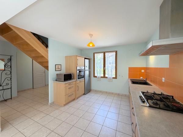 245.000 € - Belle maison individuelle récente (2011) avec garage et terrain - au coeur de St Laurent du Pont (