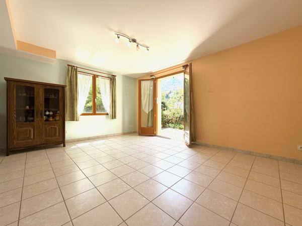 245.000 € - Belle maison individuelle récente (2011) avec garage et terrain - au coeur de St Laurent du Pont (