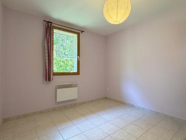 245.000 € - Belle maison individuelle récente (2011) avec garage et terrain - au coeur de St Laurent du Pont (