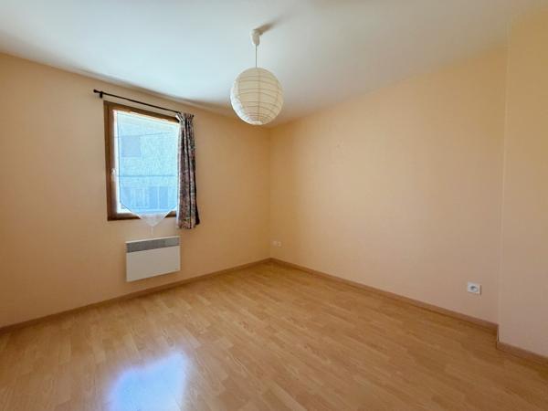 245.000 € - Belle maison individuelle récente (2011) avec garage et terrain - au coeur de St Laurent du Pont (