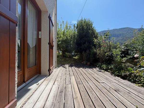 245.000 € - Belle maison individuelle récente (2011) avec garage et terrain - au coeur de St Laurent du Pont (