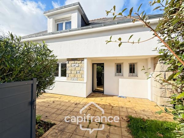 Maison familiale avec vue imprenable sur le canal – Pontivy centre.Surface terrain : 683 m² | 5 chambres | 3 salles d’eau + 1 salle de bain | Sous-sol total | Carport camping-car | Pompe à chaleur géo